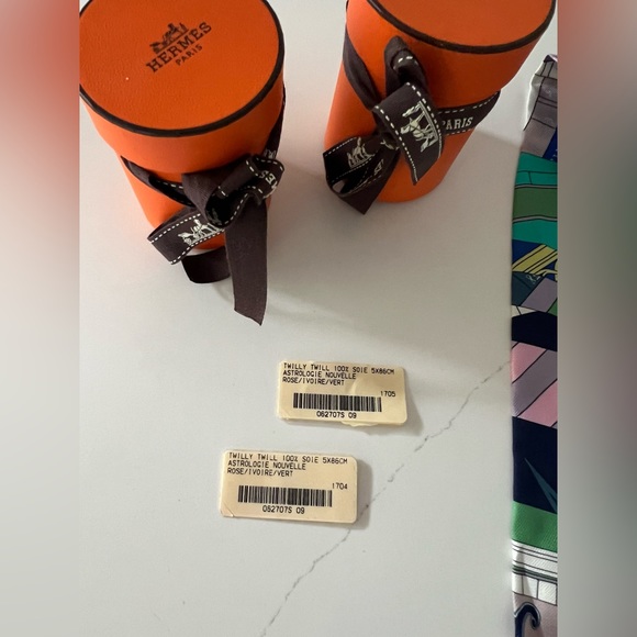 Hermès Set of 2: Silk Twilly Twill Scarf Astrologie Nouvelle Rose Ivoire Vert - Picture 6 of 6